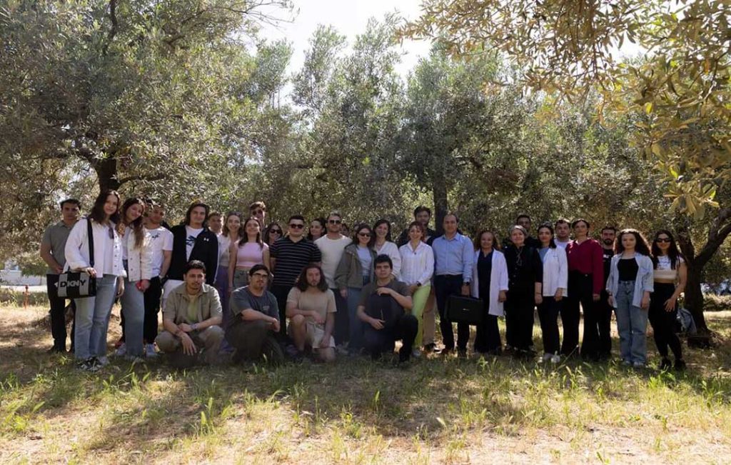 Yaşar Üniversitesi’nden DEEPFARM ile Tarımda Yapay Zeka Adımı Yaşar Üniversitesi öğrencileri